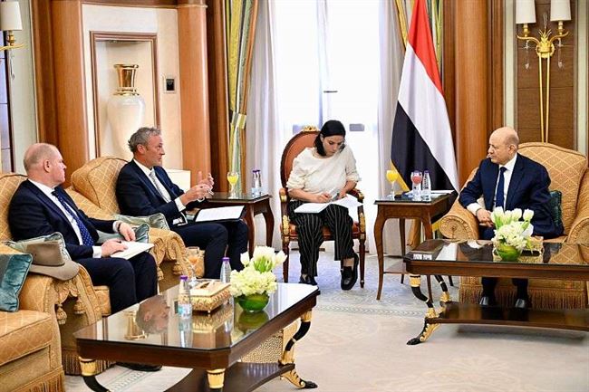 العليمي يبحث مسار جهود السلام مع سفيري نيوزلندا واستراليا