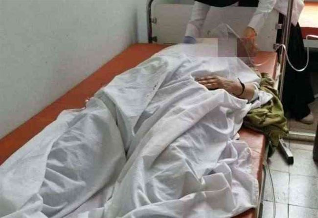 قناص الحوثي يصيب سيدة مسنة في تعز