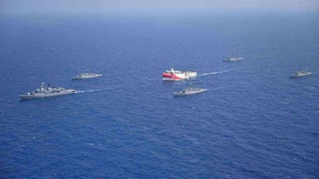 رداً على أنقرة.. 4 مقاتلات حربية يونانية تقترب من سفينة تركية
