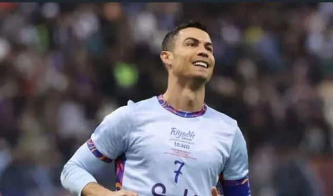 رونالدو يمنح النصر تعادلًا قاتلًا أمام الفتح في الدوري السعودي