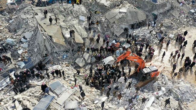السفارة اليمنية في تركيا تؤكد وجود أسر يمنية تحت حطام الزلزال الدامي