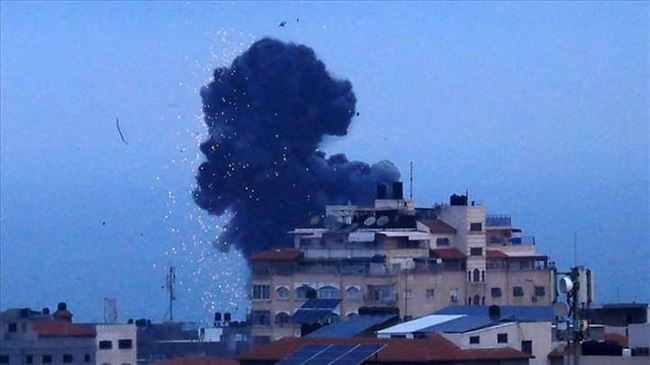 غارات إسرائيلية على قطاع غزة بعد إطلاق صواريخ ليلا