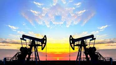 أسعار النفط تتراجع بينما تواصل روسيا خططها لخفض الإنتاج