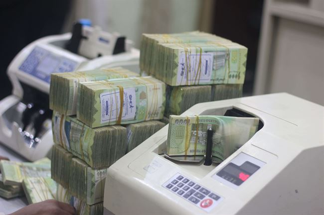 انهيار جنوني لأسعار الصرف.. والدولار يقترب من 1700