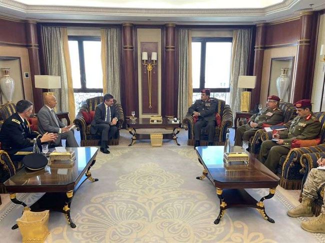 وزير الدفاع يكشف لواشنطن الحل الوحيد لتأمين طرق الملاحة الدولية والأخيرة تدعمه