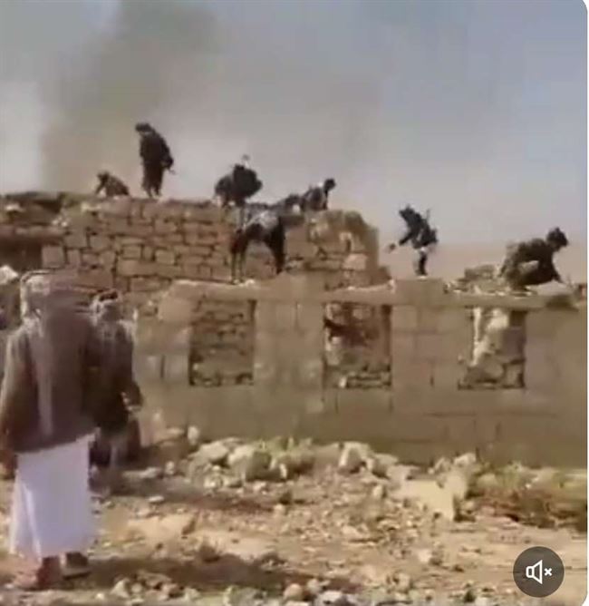 فيديو من شمال صنعاء وليس من غزة.. الحوثي يحرق ويدمر منزل الوادعي لرفضه أوامر الجماعة