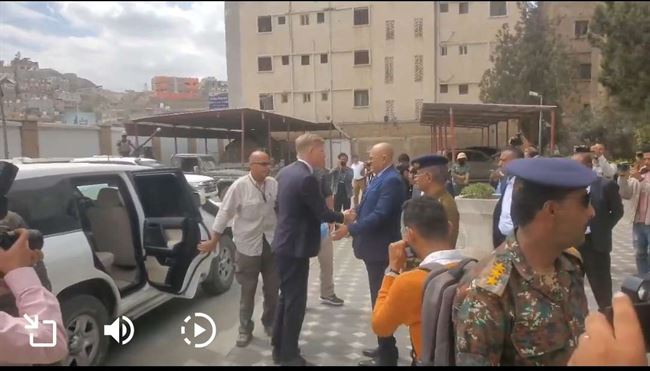 شاهد فيديو وصول المبعوث الأممي إلى مدينة تعز بعد زيارته صالح !