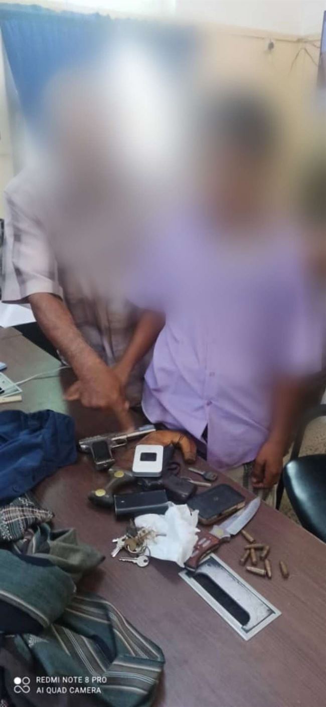 شرطة كريتر تضبط متهم خطير بحوزته أسلحة