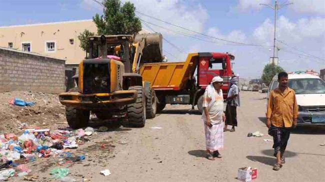 محلي الشيخ عثمان يتفقد حملة النظافة بالمديرية والورشة المركزية لصيانة آليات النظافة