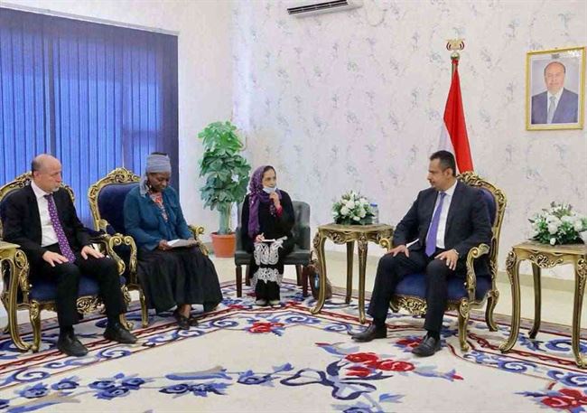 رئيس الوزراء يغادر عدن إلى الرياض بعد لقاء جمعه بمسؤول أممي كبير