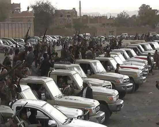 القبائل تحتشد في صنعاء بعد إذلال الحوثي لها وزج شيخ كبير مع 3 في السجن