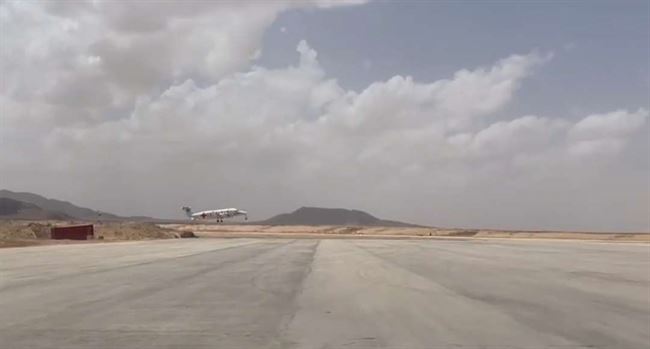 شاهد فيديو أول رحلة جوية لنقل الأسرى من مطار مأرب إلى صنعاء