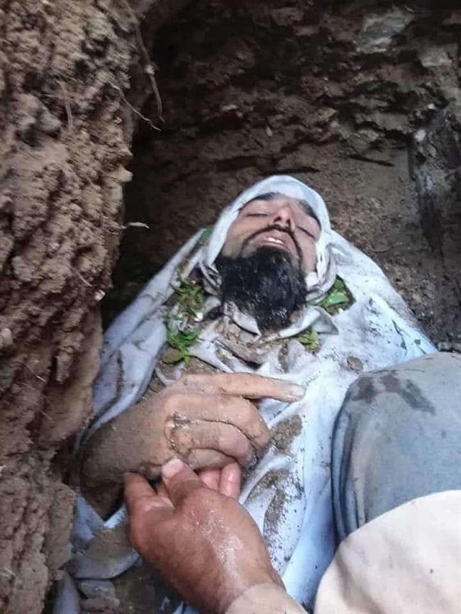الحوثي يهدد أسرة "المكحل" بنبش قبره وإخراج جثته مقابل تنفيذها أمر الفيديو