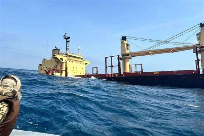 قائد خفر السواحل: الحوثيون يتحملون مسؤولية الكارثة البيئية لإغراق "روبيمار"