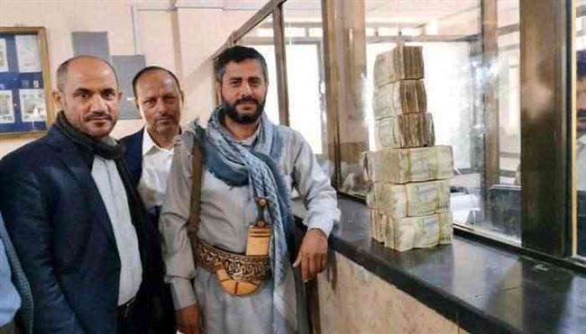 كانت مخصصة لمرتبات الموظفين .. مبلغ ضخم نهبه الحوثيون من إيرادات ميناء الحديدة 