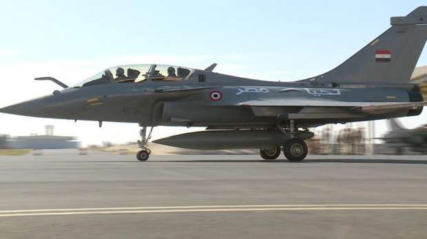 مصر وفرنسا توقعان عقد توريد 30 مقاتلة من طراز رافال