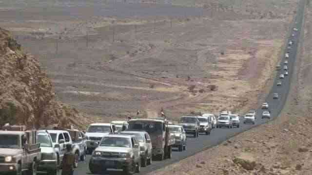 الحوثي يغلق طريق صنعاء مأرب لمدة 5 ساعات ومصادر تكشف عبور شاحنات ومعدات عملاقة ومرتزقة سوريين