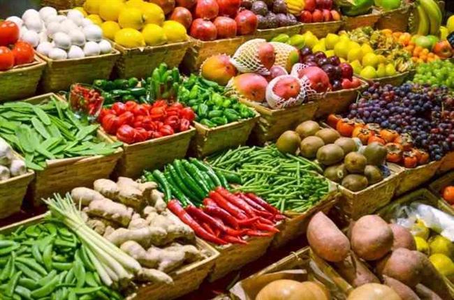 انخفاض البطاطس والطماطم.. تعرف على أسعار الفواكه الخضروات  في العاصمة عدن