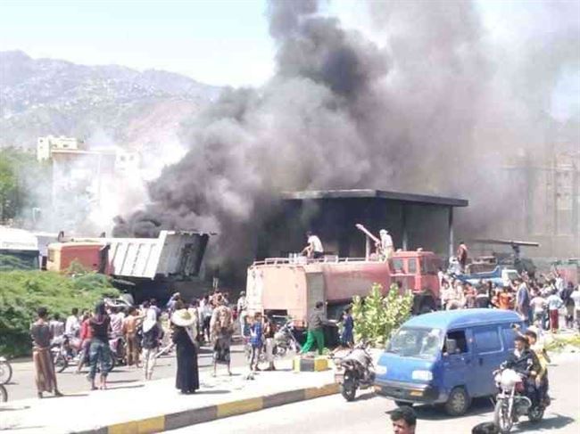 إصابة عدد من المواطنين جراء احتراق محطة بترول بتعز