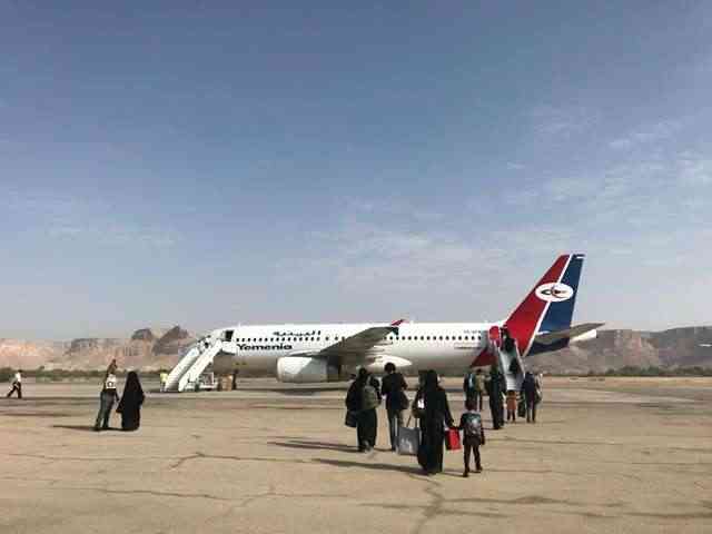 الحوثي يمنع قيادي من السفر عبر مطار صنعاء .. والبرلماني حاشد .. لو تعرفو من هو باتتجننو .. فضيحة .. الأسم والصورة