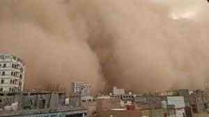 تحذيرات من عاصفة غبار تتجه صوب مناطق يمنية