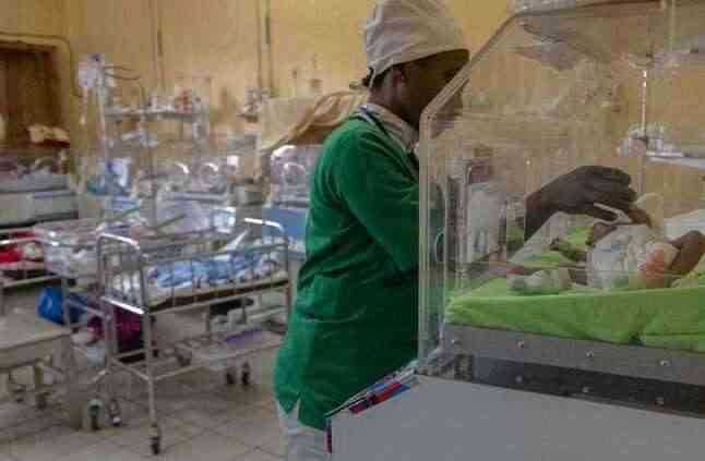 وفاة 11 رضيع بحريق في مستشفى بالسنغال