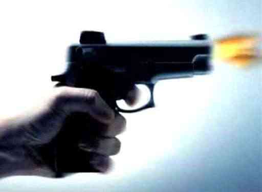 أب يقدم على قتل ولده رميا بالرصاص في محافظة البيضاء