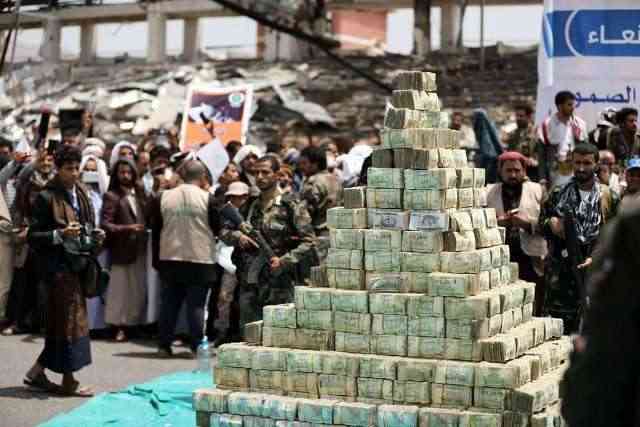 وزير الإعلام اليمني : عمليات حوثية منظمة لنهب التجار والقطاع الخاص