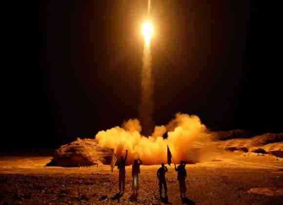 سقوط 4 عسكريين بقصف صاروخي للحوثيين وتصعدي حربي يعصف 6 محافظات