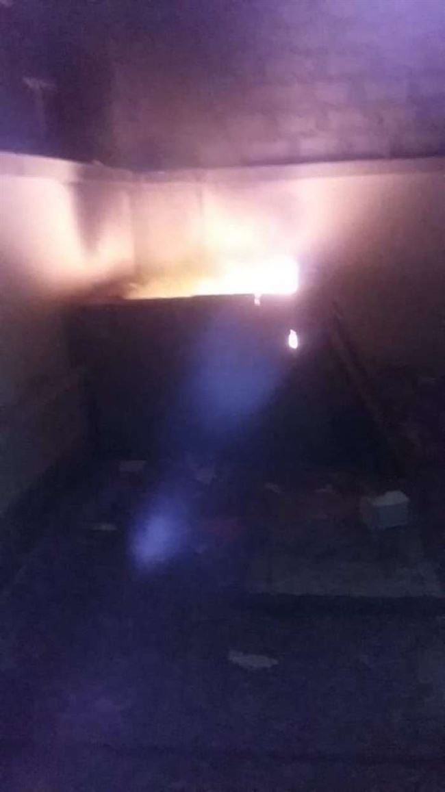 اندلاع حريق في مكتب سفريات في الشيخ عثمان بعدن