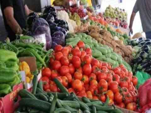 انخفاض في الطماط والبصل.. تعرف على أسعار الخضروات والفواكه اليوم الأثنين
