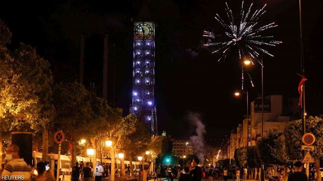 شاهد .. الشعب التونسي يحتفل بالشوارع بقرارات قيس سعيد 