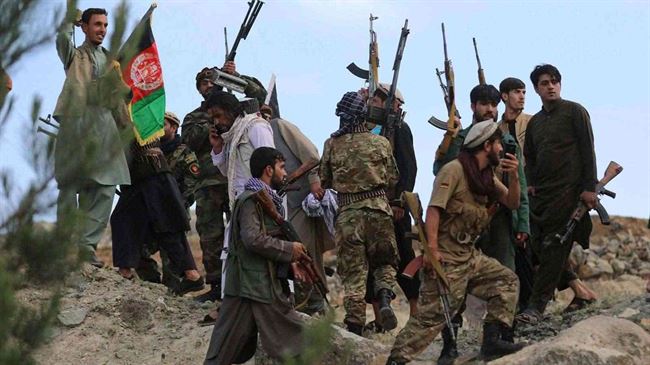 جنود أفغان يفرون إلى باكستان بعد تقدم مقاتي طالبان.. وارتفاع عدد القتلى لمستويات غير مسبوقة
