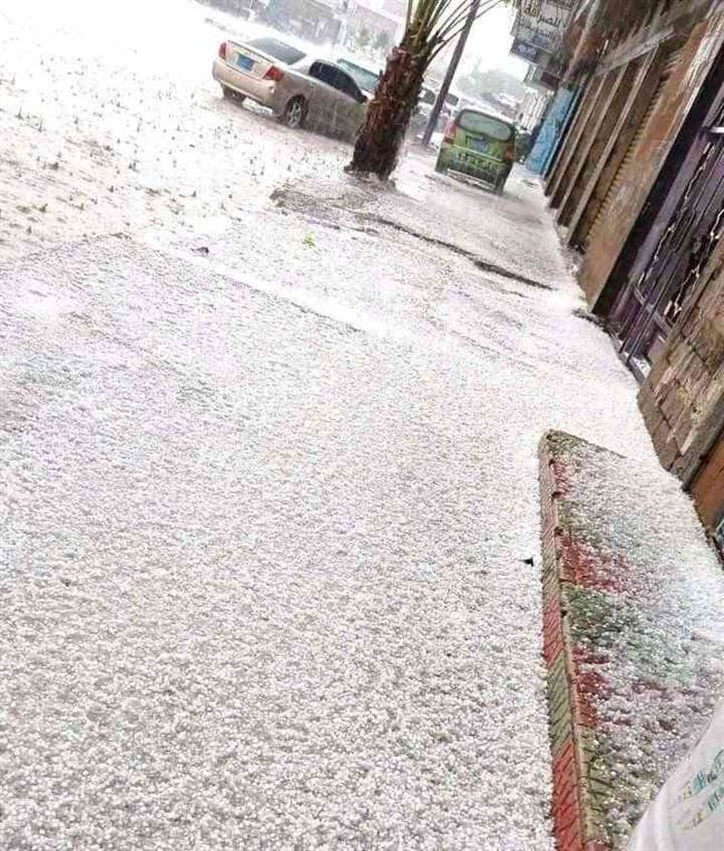 شاهد بالصور.. الثلوج تغطي شوارع صنعاء