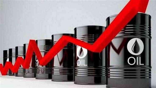 أسعار النفط تواصل الصعود بفعل مخاوف قلة الإمدادات وانخفاض الدولار