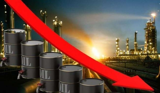 النفط يتراجع بفعل زيادة مخزونات الخام الأميركية