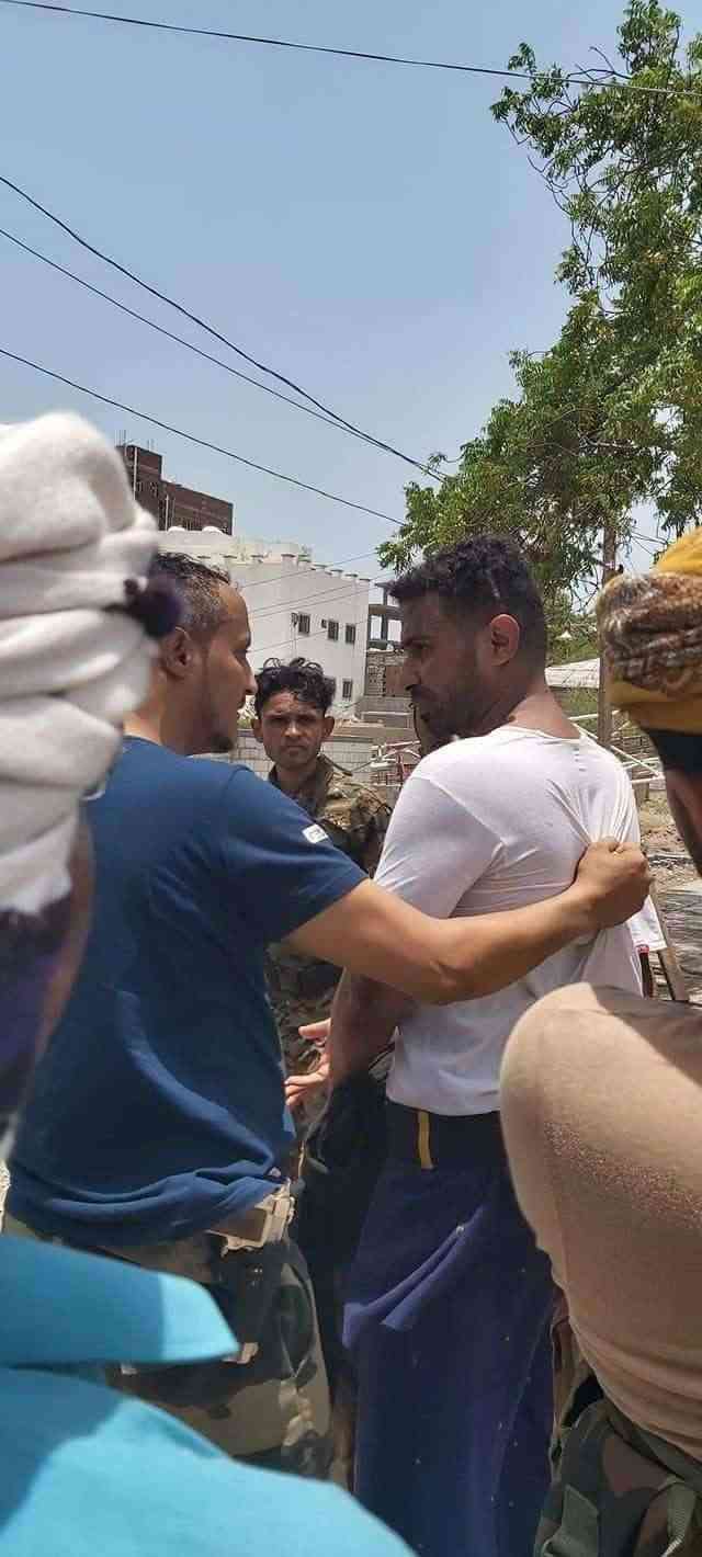 صور وفيديو.. القبض على سارق محترف بنشل الهواتف في عدن
