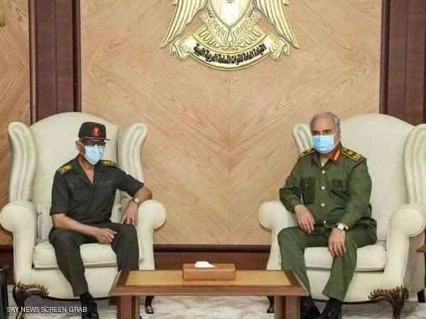 ليبيا.. حفتر يلتقي مدير المخابرات الحربية المصرية بمقر قيادة الجيش