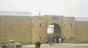 الحوثيون ينقلون 60 مختطف من الحديدة إلى سجن صنعاء المركزي