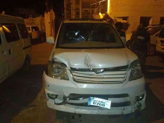 شاهد.. القبض على شخص قتل مواطن ودهس أثنين آخرين أثناء هروبه في عدن 