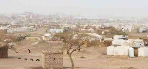 نزوح 1580 عائلة من مدغل مأرب بعد أستهداف الحوثي لمخيماتهم