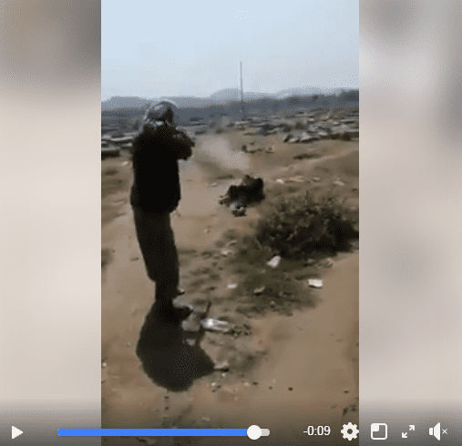 فيديو يثير غضب اليمنيين.. شاهد القبائل تأخذ بالثأر من قاتل ابنائها فوق مقابرهم