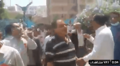 خروج موظفو أكبر مشافي صنعاء ضد الحوثي ويهددونه.. (فيديو)
