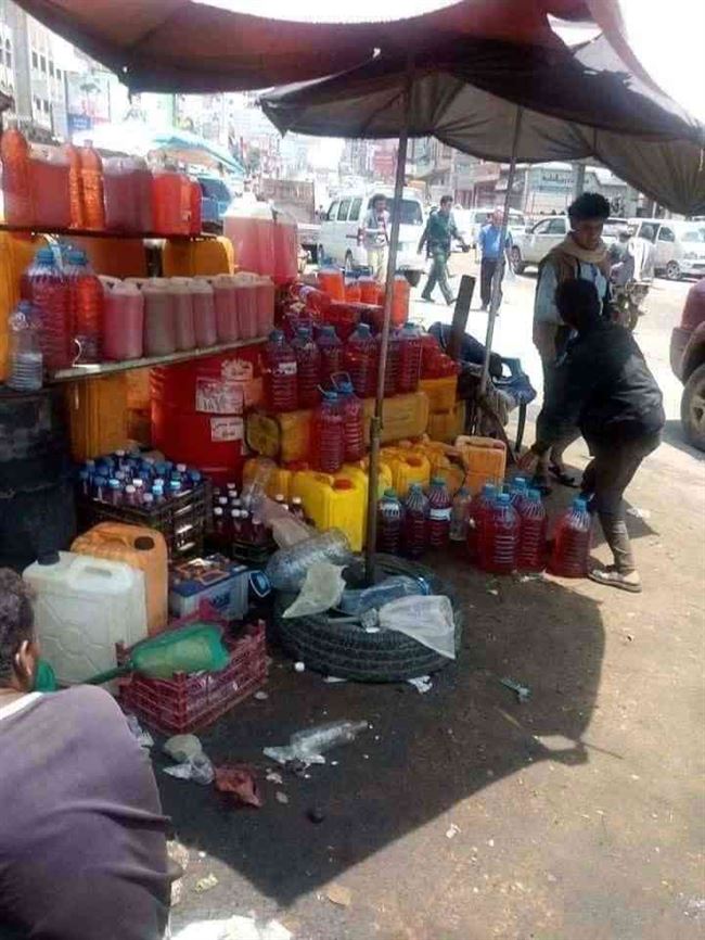 شوارع صنعاء أسواق سوداء لبيع مشقتات النفط