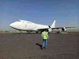 وصول طائرة شحن إلى مطار صنعاء الدولي بعد تفشي مرض جديد