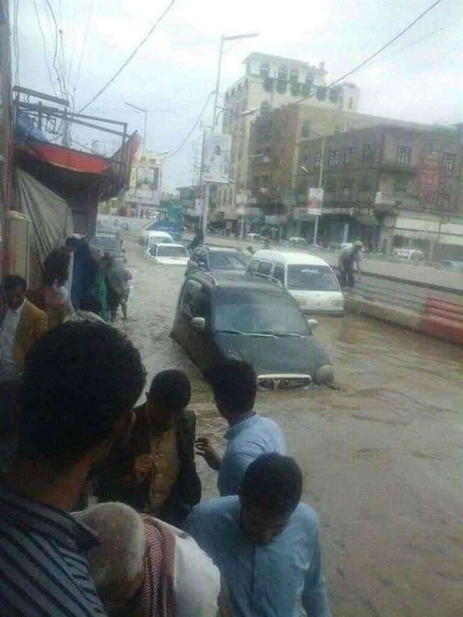 بعد غرق صنعاء.. الأرصاد الجوي يحذر من أمطار شديدة الغزارة على هذه المحافظات