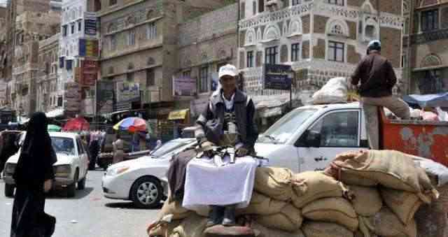 بسبب حرب الحوثي .. صورة مؤلمة لرجل أعمال يمني أفسل وتوفي بهذه الطريقة