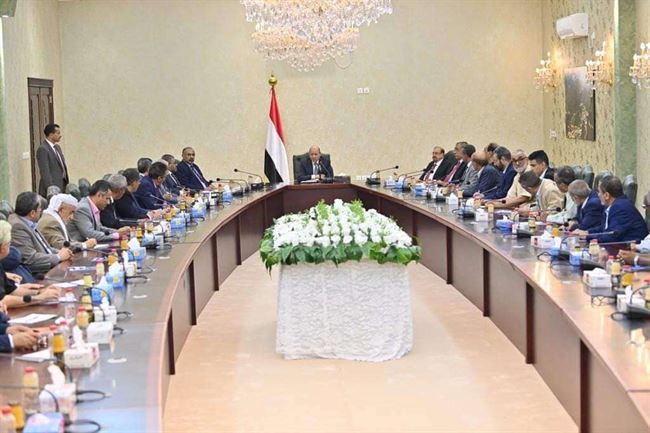 دخول الترتيبات لبدء مشاورات يمنية مرحلة جديدة.. جهات محسوبة على الإرهاب تواصل الإساءة للرئاسي