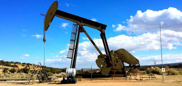 النفط يتراجع وسط مؤشرات على جني الأرباح بعد ارتفاعه في يوليو