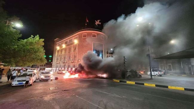 الغضب الشعبي يتمدد في مديريات عدن وإدارة الأمن تدعو المحتجين لضبط النفس
